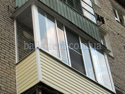 Наружная обшивка балкона сайдингом ПВХ